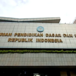 Menahan yang Sementara, Mengabaikan yang Siap: Problem Kepemimpinan Sekolah dari Daerah ke Daerah