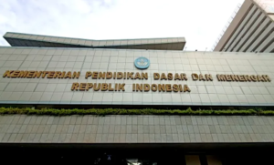 Menahan yang Sementara, Mengabaikan yang Siap: Problem Kepemimpinan Sekolah dari Daerah ke Daerah
