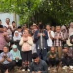 Ribuan warga melayat ke rumah duka Yus Datuak Parpatiah di Sungai Batang.