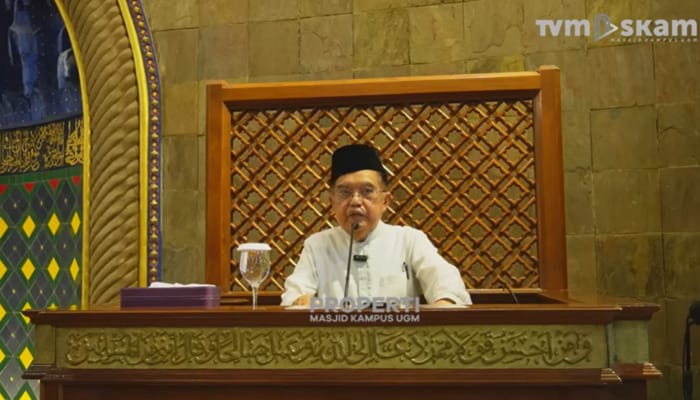 Jusuf Kalla saat memberikan ceramah di Masjid Kampus UGM yang menjadi polemik