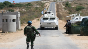 Konvoi kendaraan pasukan UNIFIL di Lebanon Selatan saat patroli di wilayah konflik