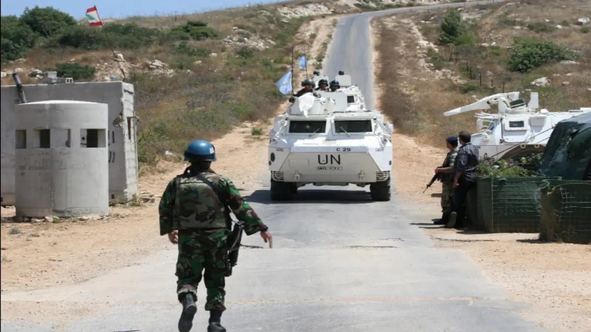 Konvoi kendaraan pasukan UNIFIL di Lebanon Selatan saat patroli di wilayah konflik
